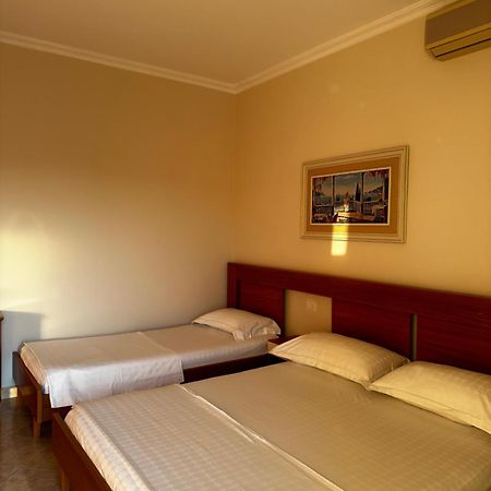Ami Apartament Vlore Luaran gambar