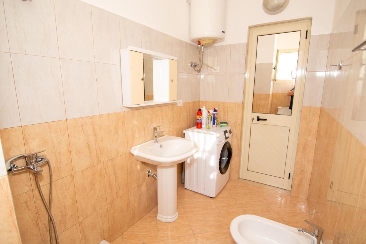 Ami Apartament Vlore Luaran gambar