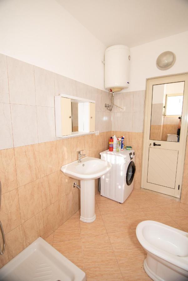 Ami Apartament Vlore Luaran gambar