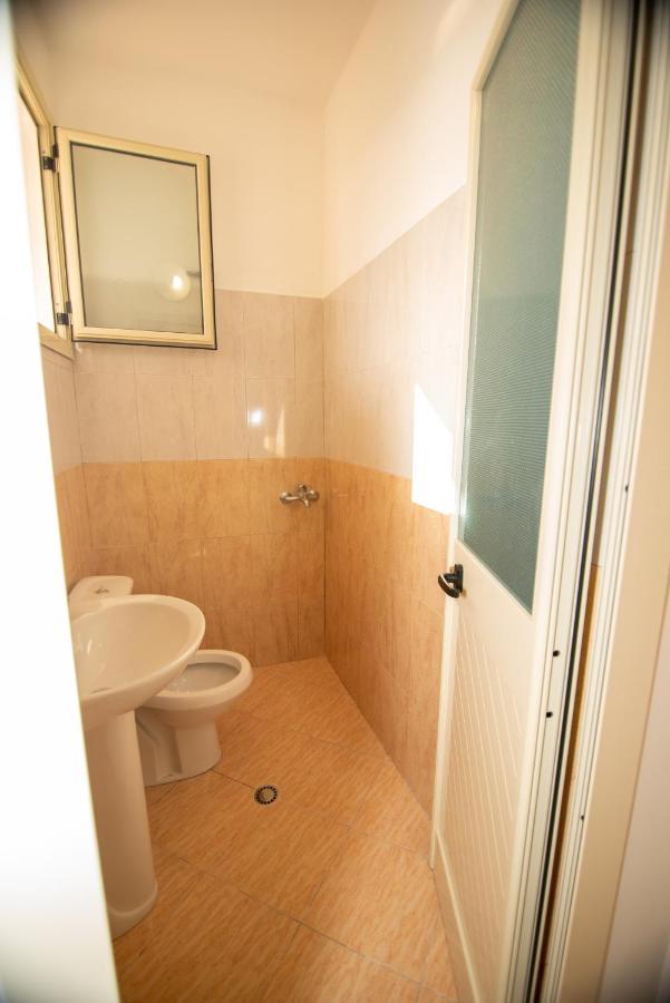 Ami Apartament Vlore Luaran gambar