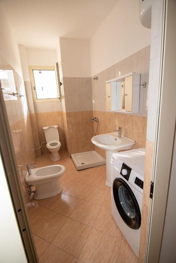 Ami Apartament Vlore Luaran gambar