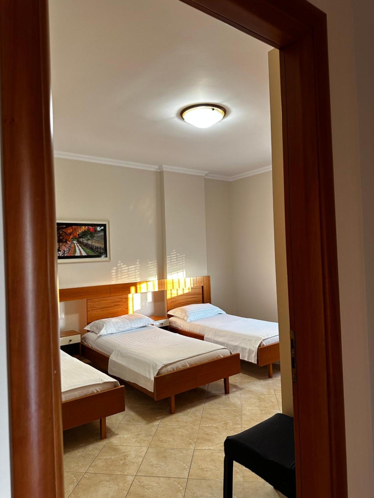 Ami Apartament Vlore Luaran gambar