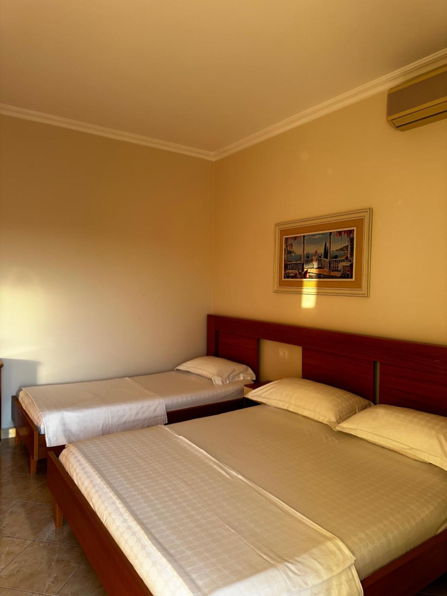 Ami Apartament Vlore Luaran gambar